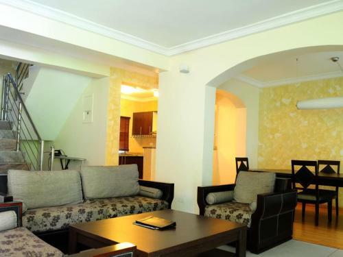 Broadfield Hotel Apo Residence