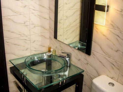 Broadfield Hotel Apo Residence