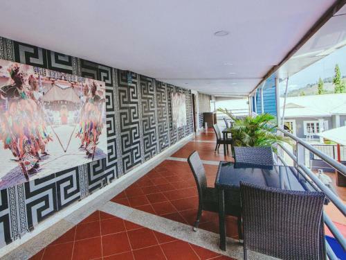 Broadfield Hotel Apo Residence
