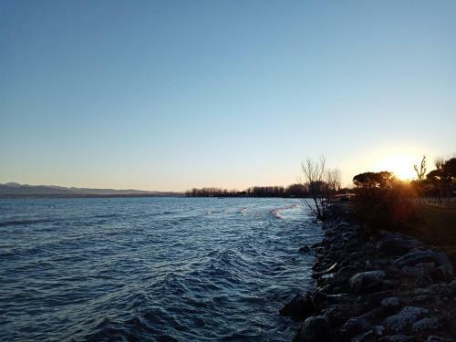 Mosaici Sunrise - Lake Front Apartment With Beautiful View