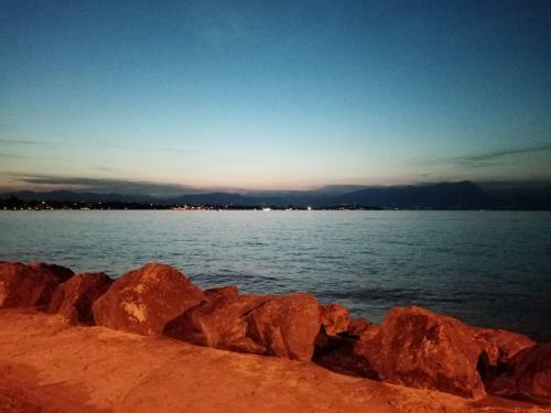 Mosaici Sunrise - Lake Front Apartment With Beautiful View