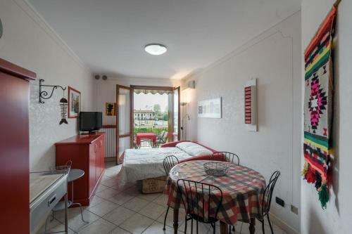 Mosaici Sunrise - Lake Front Apartment With Beautiful View