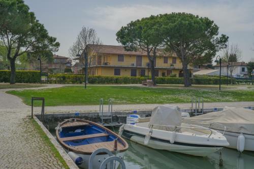 Mosaici Sunrise - Lake Front Apartment With Beautiful View