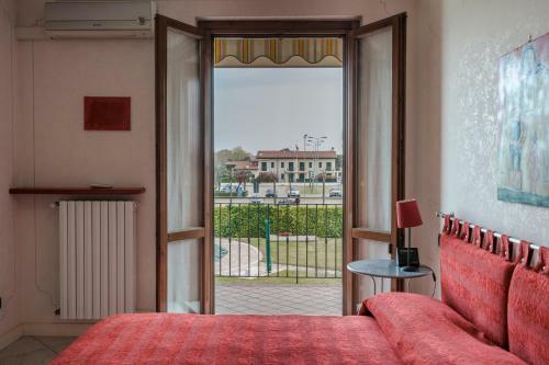 Mosaici Sunrise - Lake Front Apartment With Beautiful View