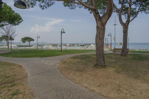 Mosaici Sunrise - Lake Front Apartment With Beautiful View