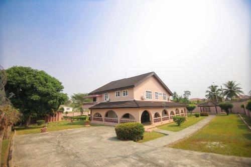 Airport Ridge Villa