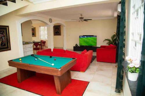 Villa An Executive House With Swimming Pool