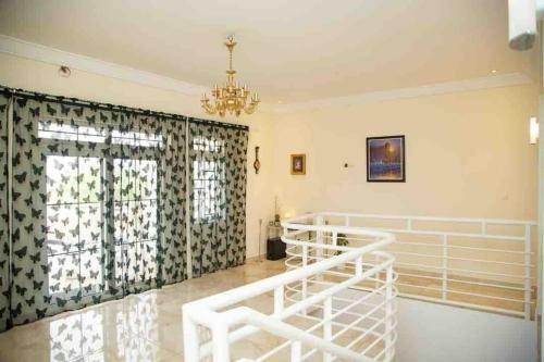 Villa An Executive House With Swimming Pool