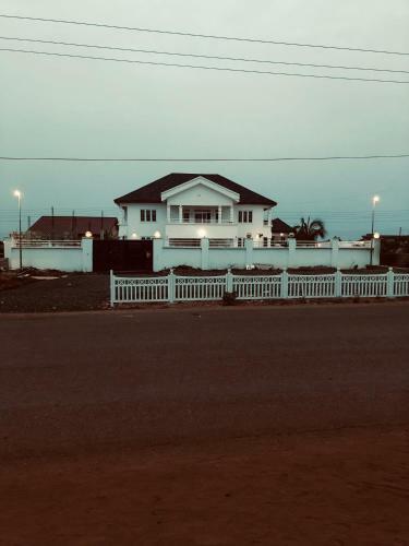 Villa An Executive House With Swimming Pool
