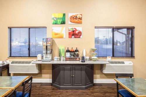 Super 8 Motel - Moses Lake