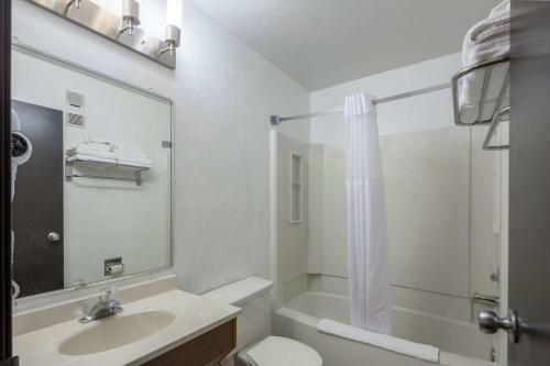 Super 8 Motel - Moses Lake