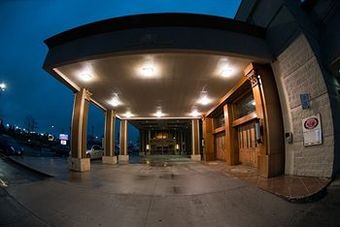 Woodbine Hotel & Suites