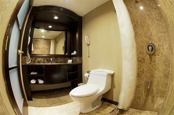 Woodbine Hotel & Suites