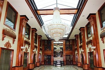 Woodbine Hotel & Suites