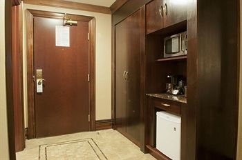 Woodbine Hotel & Suites