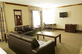 Woodbine Hotel & Suites