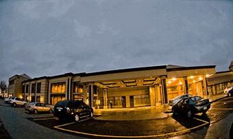 Woodbine Hotel & Suites