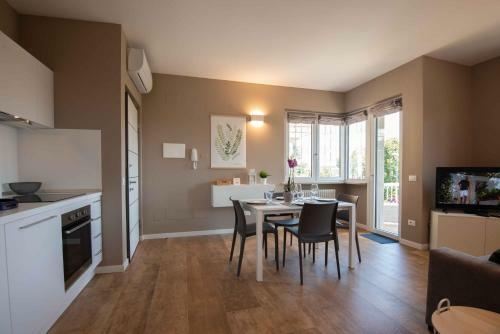 Sirmio Apartments - Narnia Stay