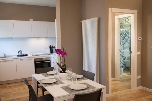 Sirmio Apartments - Narnia Stay