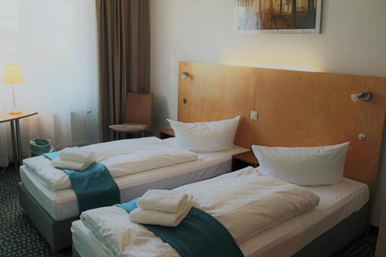 Hostal Check Inn Hotel