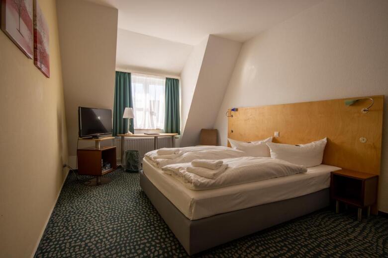 Hostal Check Inn Hotel
