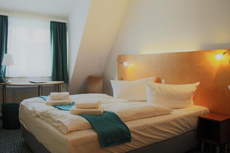 Hostal Check Inn Hotel