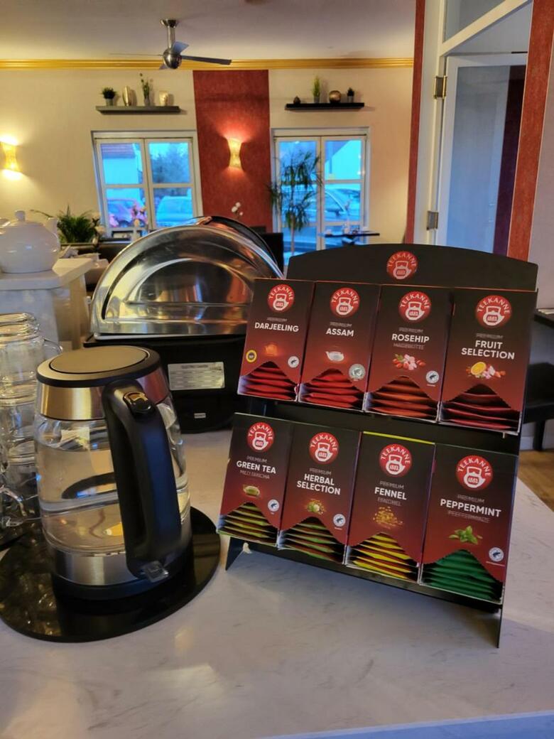 Hostal Check Inn Hotel