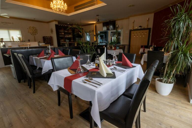 Hostal Check Inn Hotel