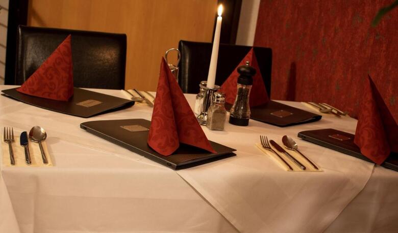 Hostal Check Inn Hotel