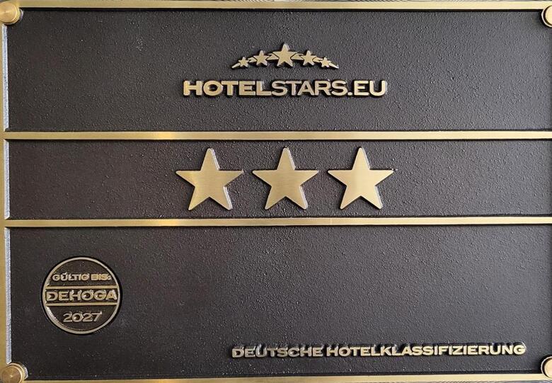 Hostal Check Inn Hotel