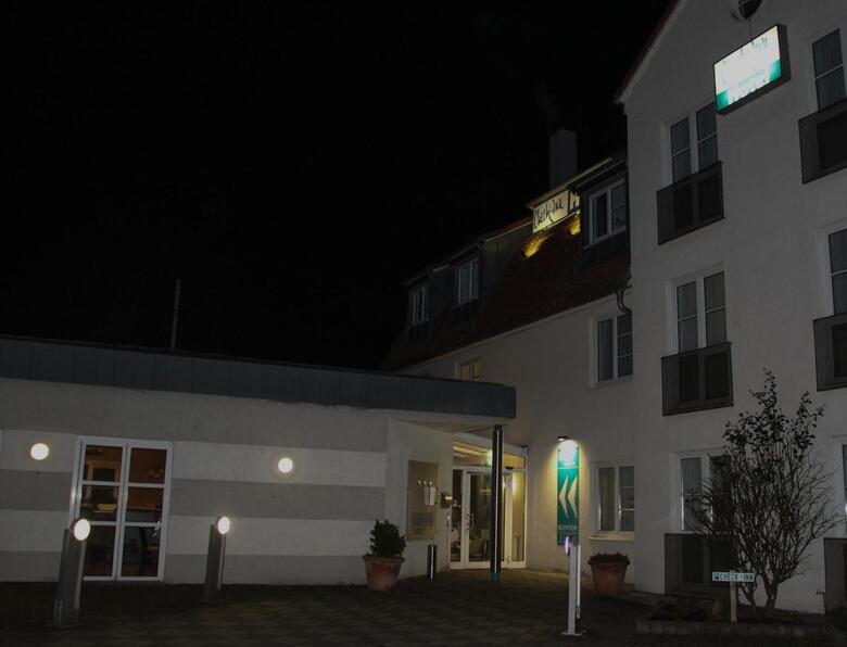 Hostal Check Inn Hotel
