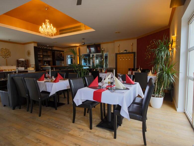 Hostal Check Inn Hotel