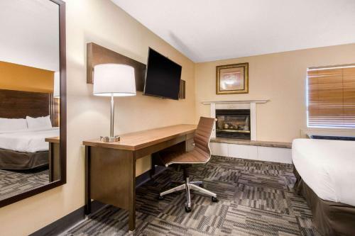 Hotel Highwayman Inn & Conference Centre