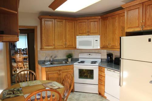 Petryla Estates Furnished Toronto Apartments
