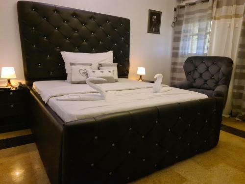 Palais Royale Hotel & Suites