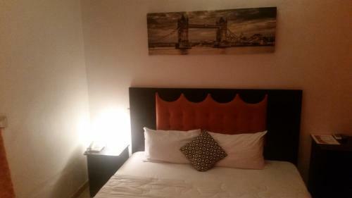 Palais Royale Hotel & Suites