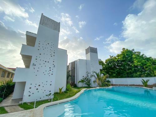 Lovely 2-bedroom Apartment With Pool