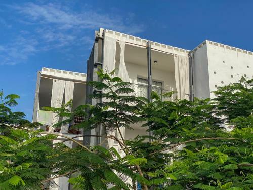 Lovely 2-bedroom Apartment With Pool