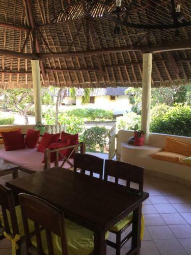 Diani Beach - Villa L�opard , Typical Of Kenya