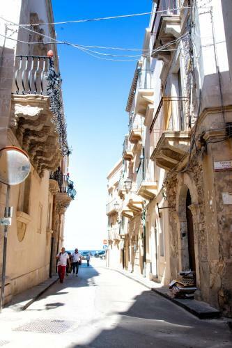 Sunny Holiday Apartment - Ortigia