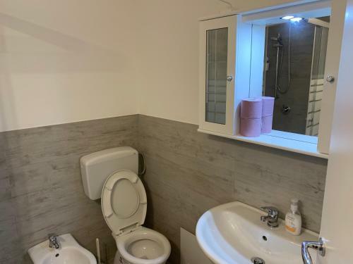 Deni's Apartments Per 4