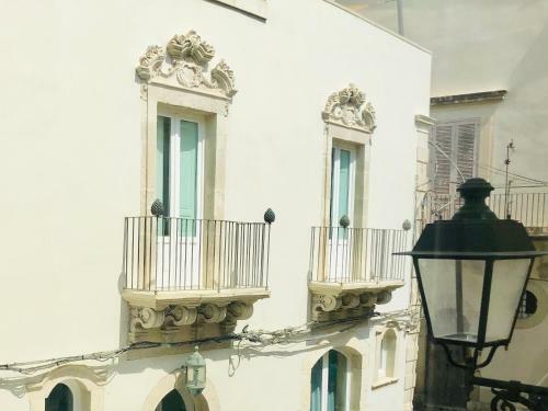 Marialuisa White Suite Apart