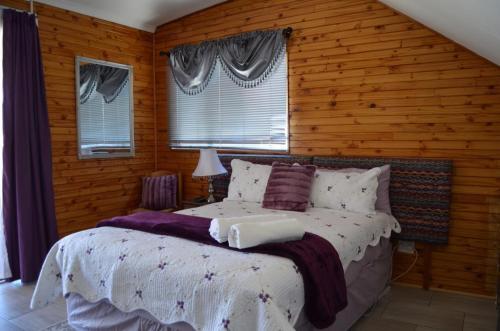 Hostal Sondela Bed & Breakfast