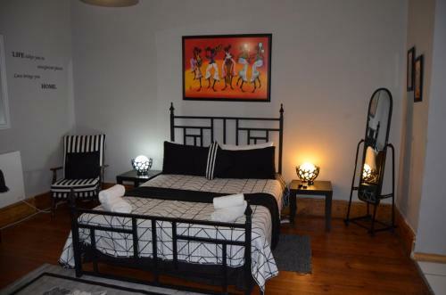 Hostal Sondela Bed & Breakfast