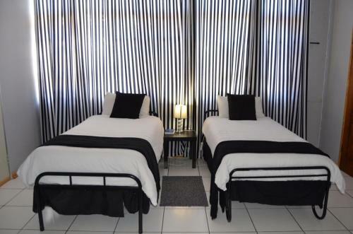 Hostal Sondela Bed & Breakfast