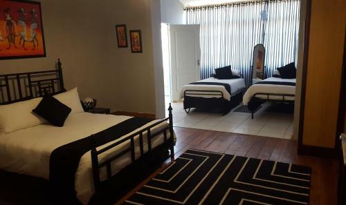 Hostal Sondela Bed & Breakfast