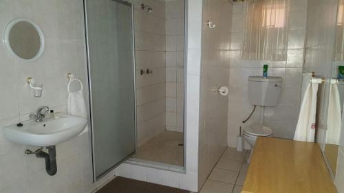 Hostal Sondela Bed & Breakfast