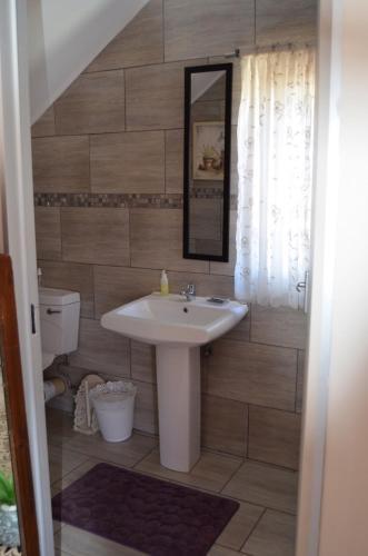 Hostal Sondela Bed & Breakfast