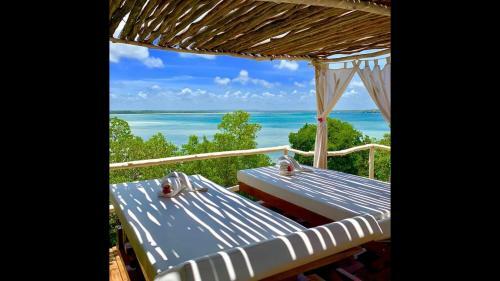 Hostal Room In Bb - Rock And Sea Resort,baobab Suite