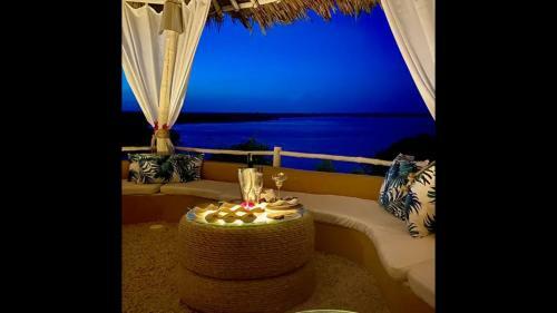 Hostal Room In Bb - Rock And Sea Resort,baobab Suite